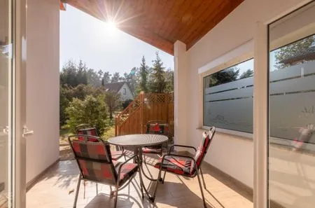 Ferienhaus MöwenKieker Terasse im Sonnenschein  MöwenKieker
