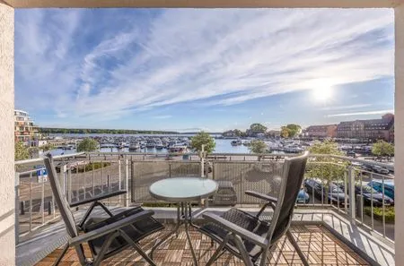 Ferienwohnung Hafenglück Waren (Müritz) -  Balkon mit Sonnenuntergang  Hafenglück