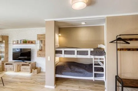 Ferienwohnung Seemöwe Waren (Müritz) - Wohnraum mit integriertem Doppelstockbett  Seemöwe