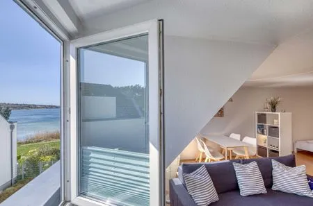 Ferienwohnung Studio Waren Wohnzimmer mit Blick auf die Müritz  Studio