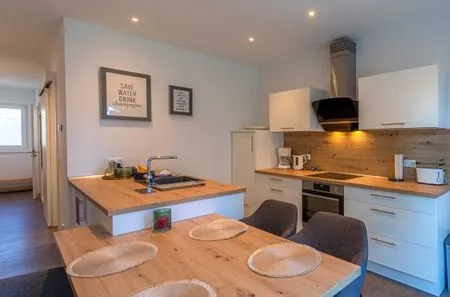 Ferienwohnung Sebastian Malchow - Küche mit Essbereich  Sebastian