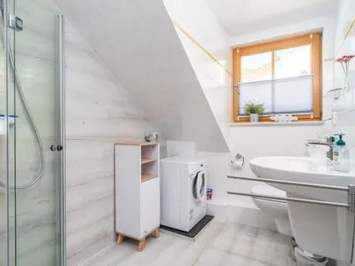 Badezimmer mit Dusche Ferienpark Freesenbruch Reihenhaus 5b - Seehund