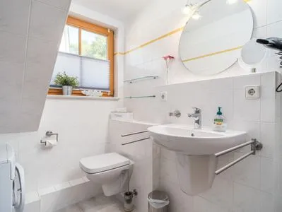 Badezimmer mit Dusche Ferienpark Freesenbruch Reihenhaus 5b - Seehund