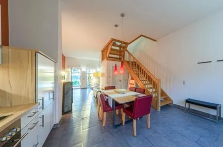 Ferienwohnung Stockente offener Wohnbereich mit Treppe zum Obergeschoss  Stockente