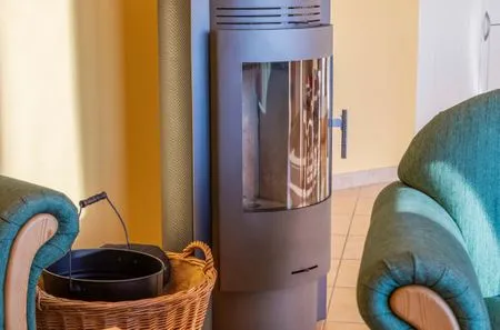 Ferienwohnung Storchenhorst Göhren-Lebbin - Kamin im Wohnbereich  Storchenhorst