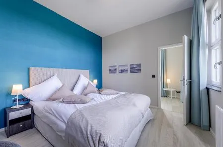 Ferienwohnung Panorama-Utkiek Seefahrtschule Wustrow Schlafzimmer mit Boxspringbett  Panorama-Utkiek