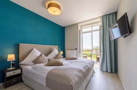 Ferienwohnung Sonnenblume Ostseebad Wustrow Schlafzimmer mit Boxspringbett  Sonnenblume