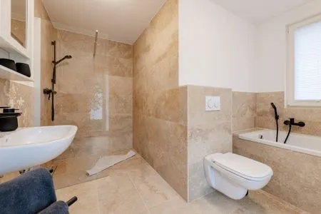 Badezimmer Haffperle Strandgold - moderne Ferienwohnung in Strandnähe