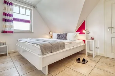 Schlafzimmer mit Doppelbett Mühlenstrasse 23 - Wohnung Boddenstern
