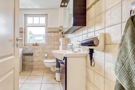 Bad mit Dusche und WC Mühlenstrasse 23 - Wohnung Boddenstern