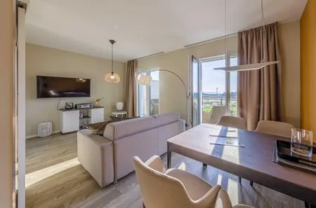 Ferienwohnung Sommerblume Ostseebad Wustrow ZweiWasser Alte Seefahrtschule Wohn- und Essbereich  Sommerblume