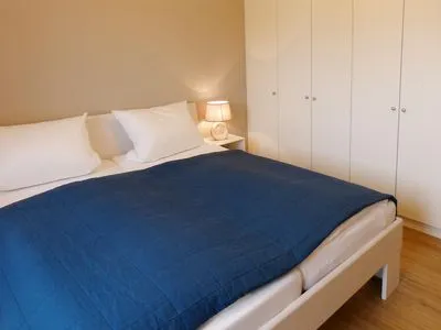 1. Schlafzimmer in der Ferienwohnung Weiße Düne 7 in Wittdün auf Amrum Haus *Weiße Düne* Ferienwohnung *Weiße Düne 7*