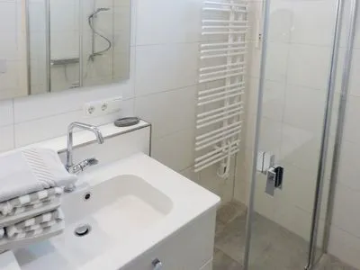 1. Badezimmer in der Ferienwohnung Weiße Düne 7 in Wittdün auf Amrum Haus *Weiße Düne* Ferienwohnung *Weiße Düne 7*