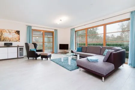 Wohnzimmer, Fernseher, Couch, Sofa, Esstisch, Kommode Ferienwohnung "Birkenhain 5"