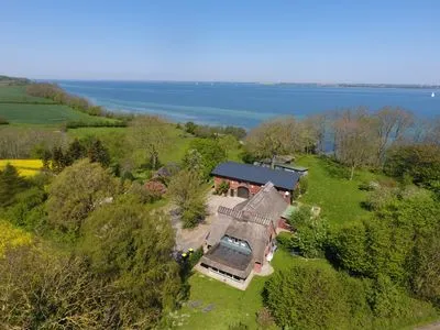 Der Mühlendamm an der Flensburger Förde Bauernhaus am Mühlendamm