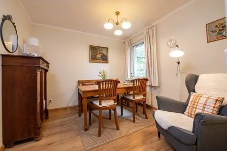 Großer Essbereich mit Leseecke in der Küche Ferienwohnung Postblick