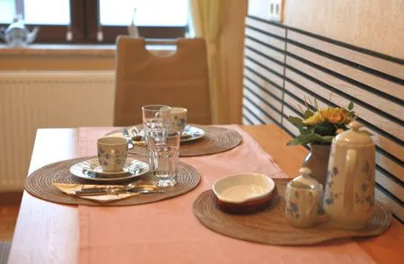 Esstisch in der Küche Ferienwohnung Waldblick