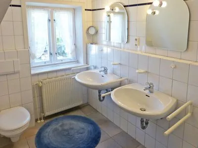 Bad in der Ferienwohnung Sillo´s Hüs 3 in Nebel auf Amrum *Sillo´s Hüs 3*