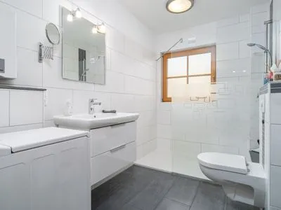 Badezimmer mit Dusche Ferienpark Freesenbruch Wohnung 2.1 - Möwennest