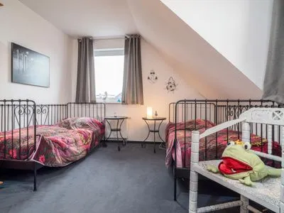 Schlafzimmer mit Einzelbetten in der 1. Etage  Ferienwohnung Ohana