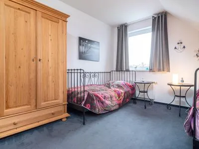 Schlafzimmer mit Einzelbetten in der 1. Etage  Ferienwohnung Ohana