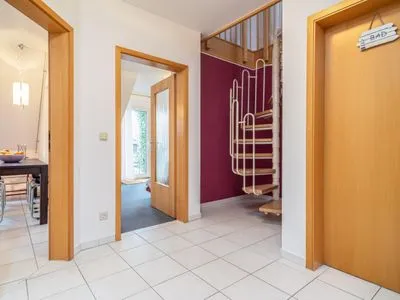 Flur mit Treppe ins Obergeschoss  Ferienwohnung Ohana