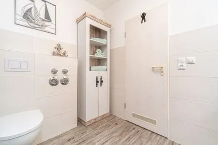 Bad mit Dusche und WC Parkresidenz am Hafen Wohnung HF 23 - "Viento"