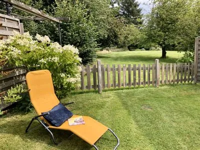 Ruhiger, eingezäunter Garten mit Platz für Entspannung Krischan