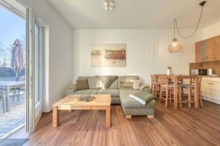 Ferienwohnung SeeBrise Röbel - Wohnzimmer mit Terrasse  SeeBrise
