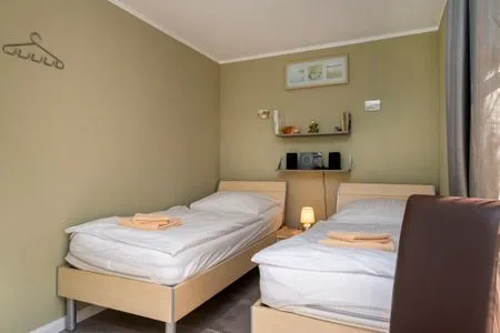 Schlafzimmer mit zwei Einzelbetten Ferienpark Freesenbruch Wohnung 4.3 - Inseltreff