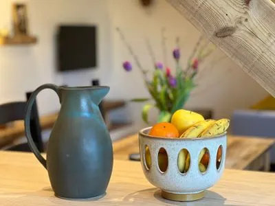 Dekoratives Detail Raabennest - Bewusst genießen: Junges Wohnen im Alten Dorf