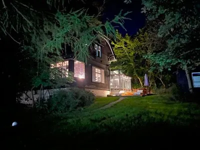 Außenansicht bei Nacht Villa Lohengrin