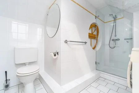 Bad mit Dusche Ferienpark Freesenbruch Wohnung 3.4 - Zum Zeesenboot