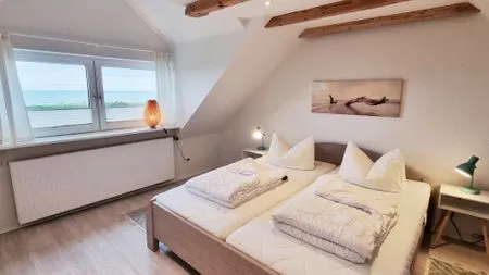 Schlafzimmer Ferienwohnung "Achtern Diek 3" 1. Reihe an der Ostseeküste