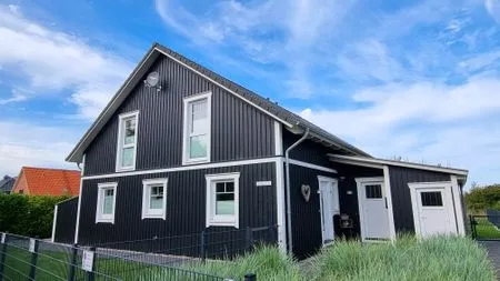 Fassade / Eingang Schwedenhaushälfte "Lieblingsplatz" Sehlendorf an der Ostsee