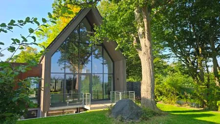 Hauptansicht Ferienhaus "Sturmvogel" direkte Strandlage in Kiel