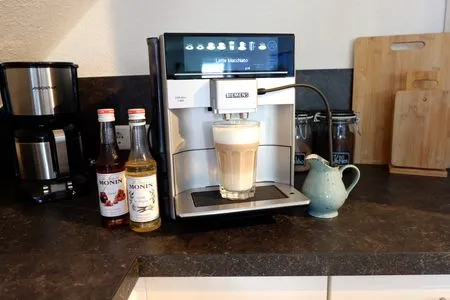 Kaffeevollautomat inkl. Kaffeebohnen und Sirup Landloft Nedderby