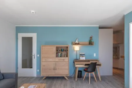 Ferienwohnung Ostseesonne Zingst - Blick auf den Arbeitsplatz im Wohnzimmer  Ostseesonne