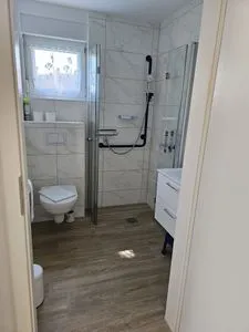 Badezimmer mit ebenerdiger Dusche Residenz am Strand Wohnung 4-56