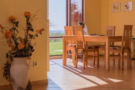 Ferienwohnung Storchenruh Essbereich im Wohnzimmer  Storchenruh