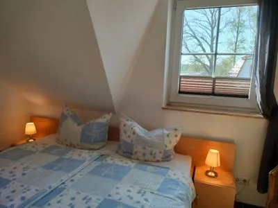 Schlafzimmer mit Doppelbett Am Deich Am Deich Haus 26