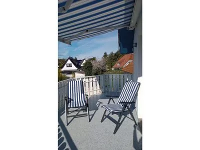 Balkon mit Bestuhlung und Markise  Wohnung Giesen