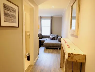 Empfang Viktoriastraße 6, Viktoria Residenz, Whg. 5