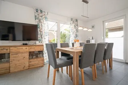 Ferienhaus Aurora Roebel offener Wohnbereich mit Esstisch  Aurora