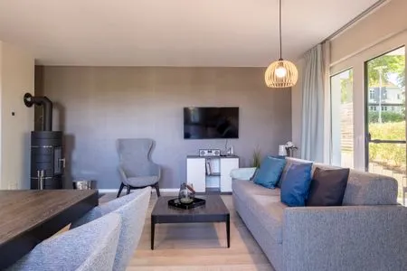 Ferienwohnung Seestern Wustrow offenes Wohnzimmer mit TV Wand  Seestern