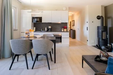 Ferienwohnung Seestern Wustrow offene Kueche mit Esstisch  Seestern