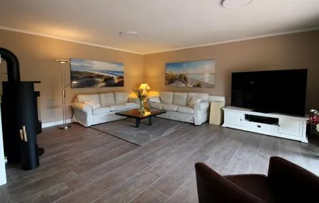 Wohnzimmer Küstenglück – Urlaub mit Garten, Kamin & Komfort