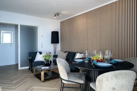 Wohnzimmer FeWo Meerzeit - Balkon, Sauna, Meerblick