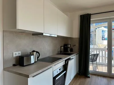 Moderne Küche mit hochwertigen Geräten. Salt & Sand Haffkrug Salt & Sand Wohnung Sun