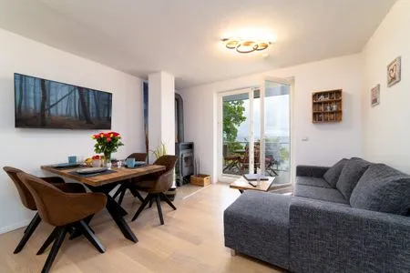 Wohnzimmer FeWo Sonnenschein -  Kamin, Sauna, Meerblick